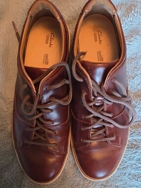 Clarks Men’s Brown Leather Lace-Up Sneakers
